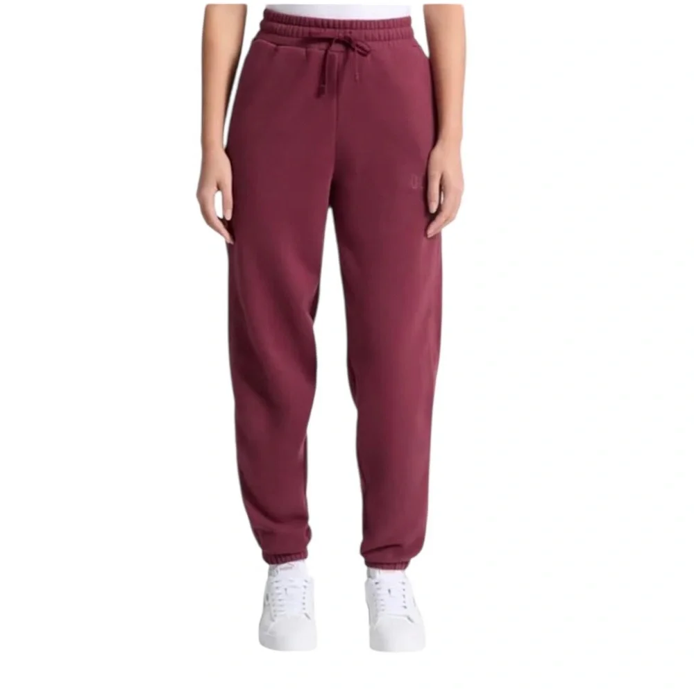 PUMA Women's Fleece Jogger Sweatpant with Pockets - Picture 1 of 5